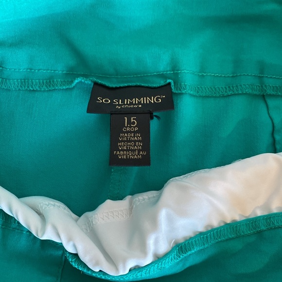 Chico’s So Slimming Crop Pants. Green. Size 1.5 - Picture 3 of 4